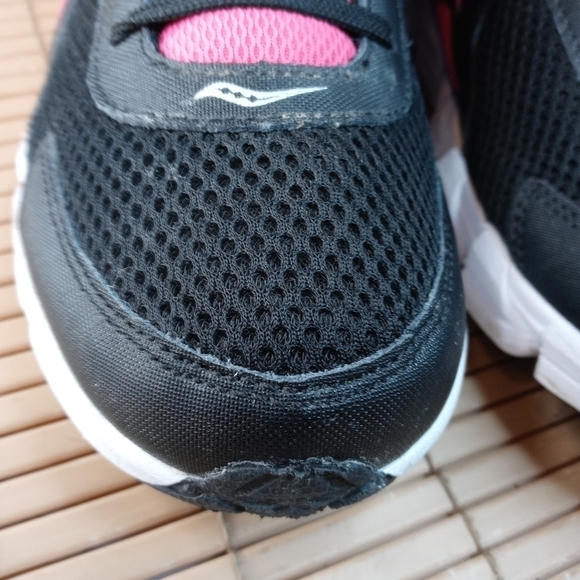 Saucony "Vortex" women's red black athletic shoe sz EU 38, US 7.5, US Youth 6. 3 - Picture 4 of 9